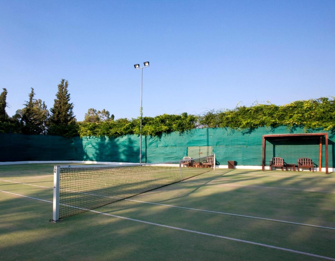 Tennis court: Anassa
