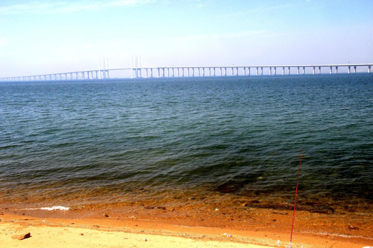 Beach: Sea View Apartment Qingdao North Railway Station Branch