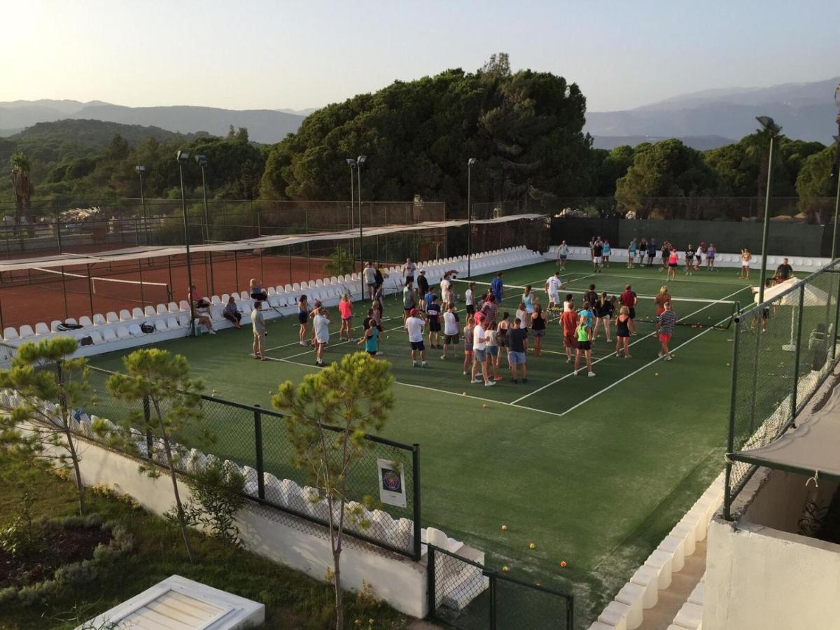 Tennis court: Andriake Beach Club Demre