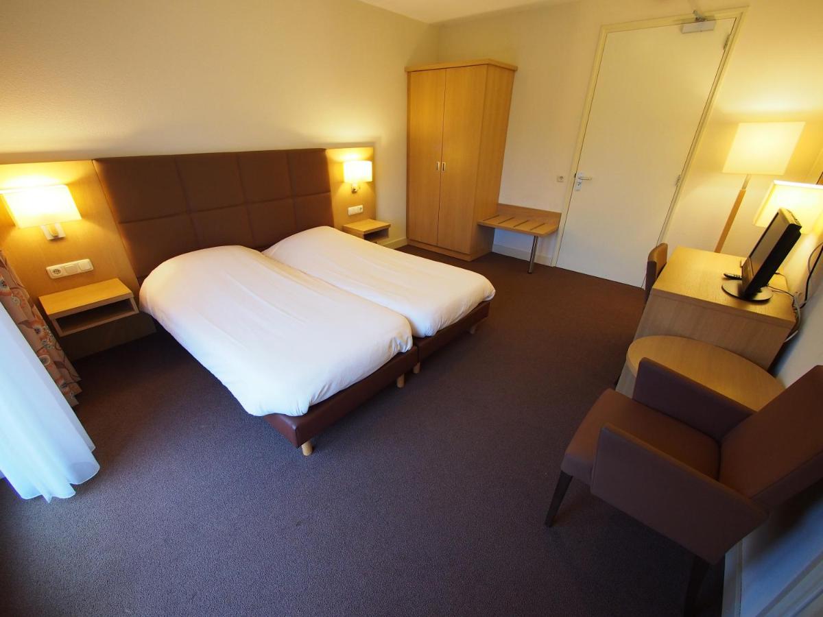 Een bed of bedden in een kamer bij Hotel Bos en Duinzicht