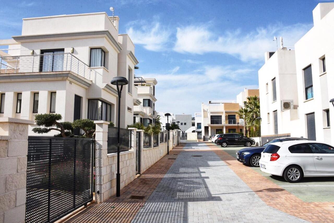 Seaside Bungalow (Spanje Playas de Orihuela) - Booking.com