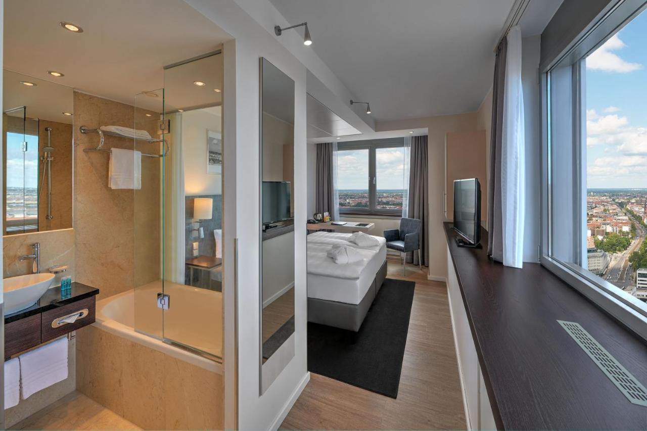 Park Inn by Radisson Berlin Alexanderplatz photo