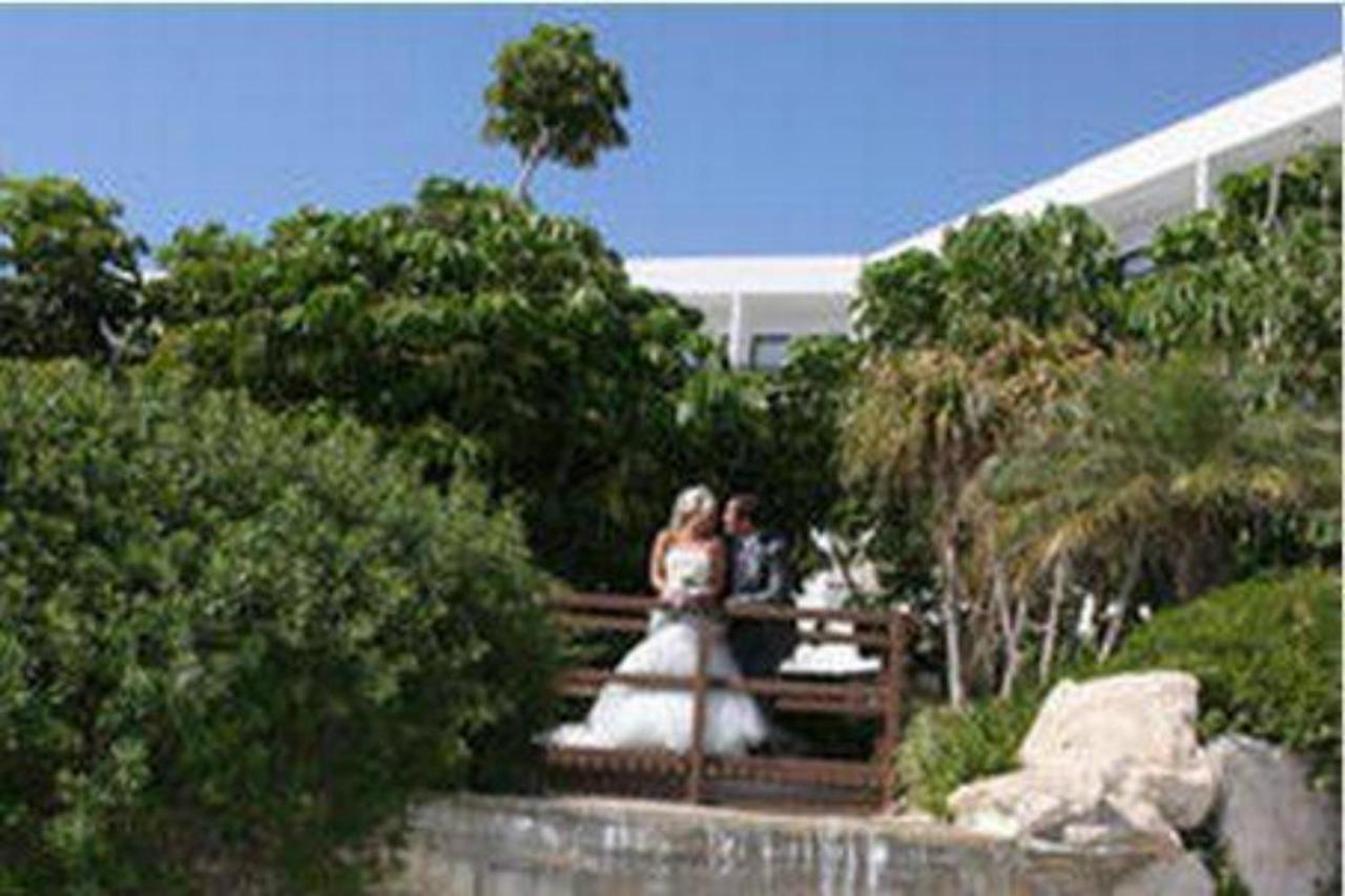 Avanti Hotel photo