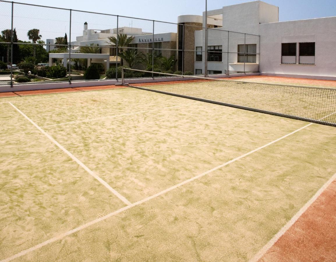 Tennis court: Annabelle