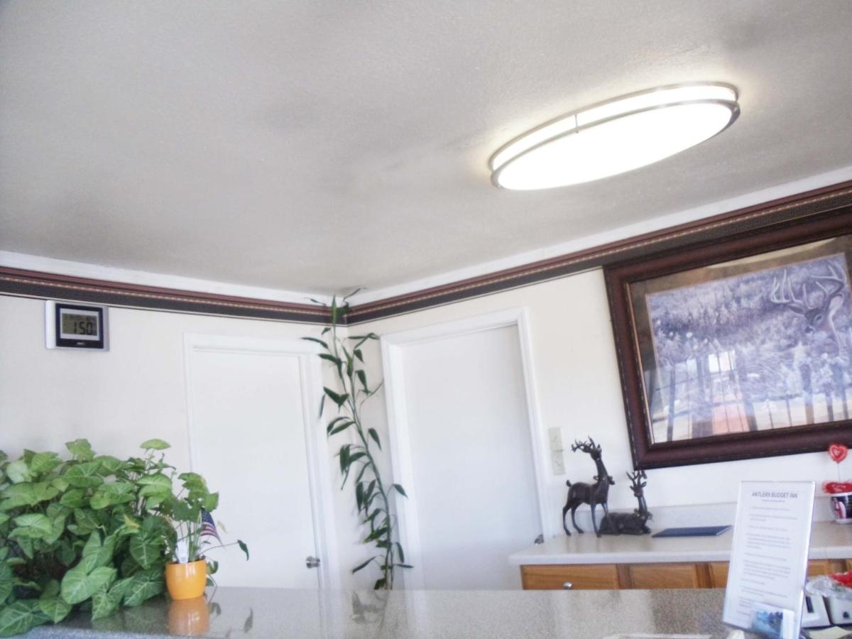 Antlers Budget Inn — photo 21
