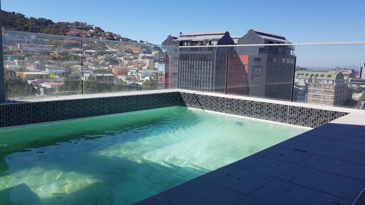 Rooftop swimming pool: Luxury New York City Style Apartment near Table Mountain