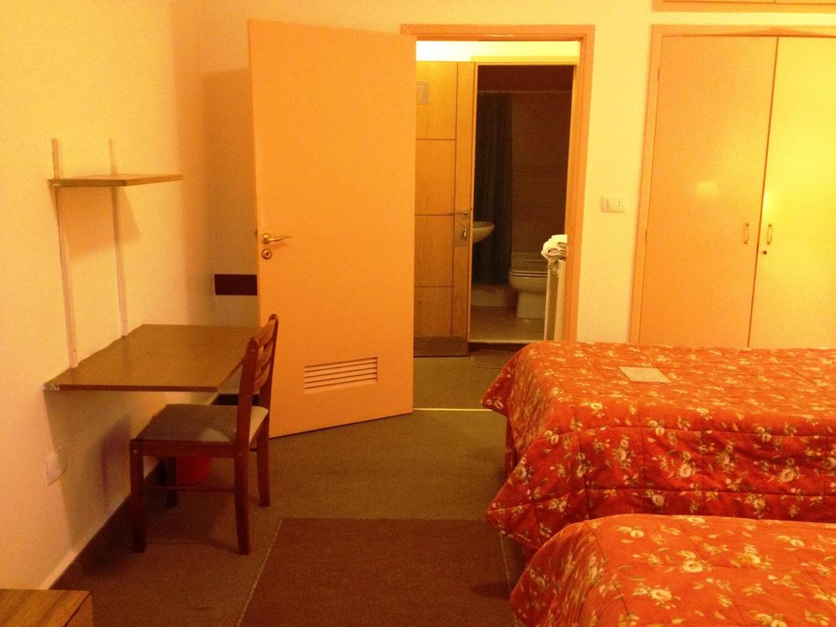Embassy Hotel photo