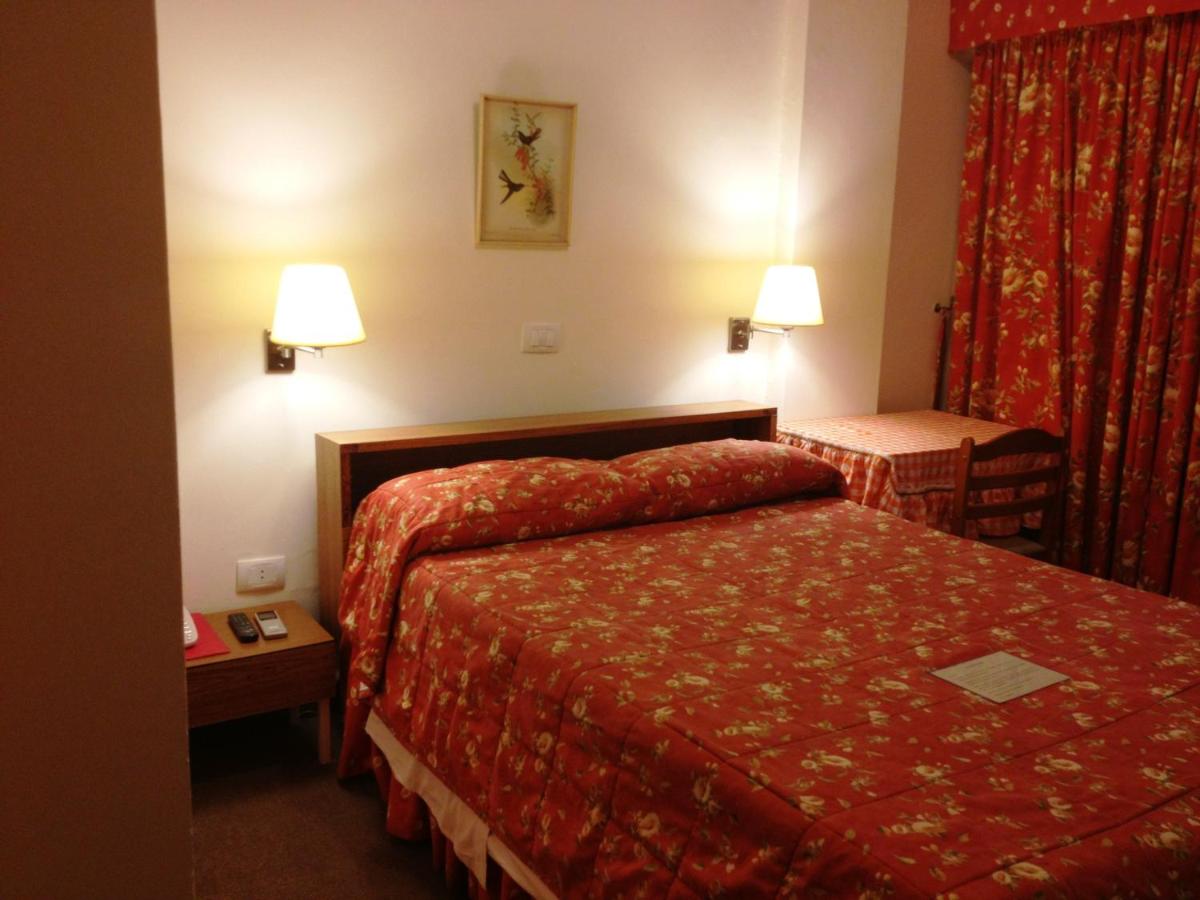 Embassy Hotel photo
