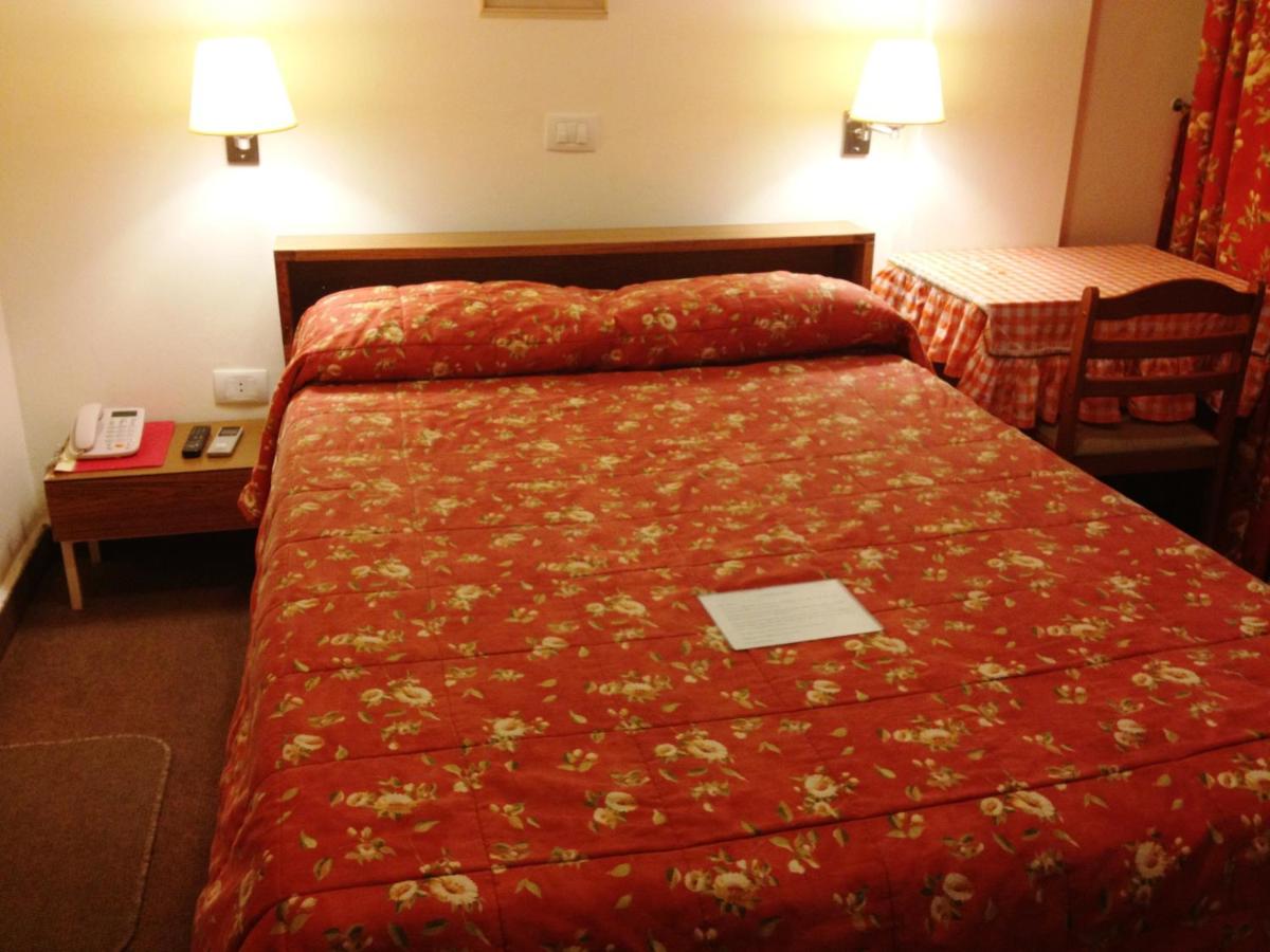 Embassy Hotel photo