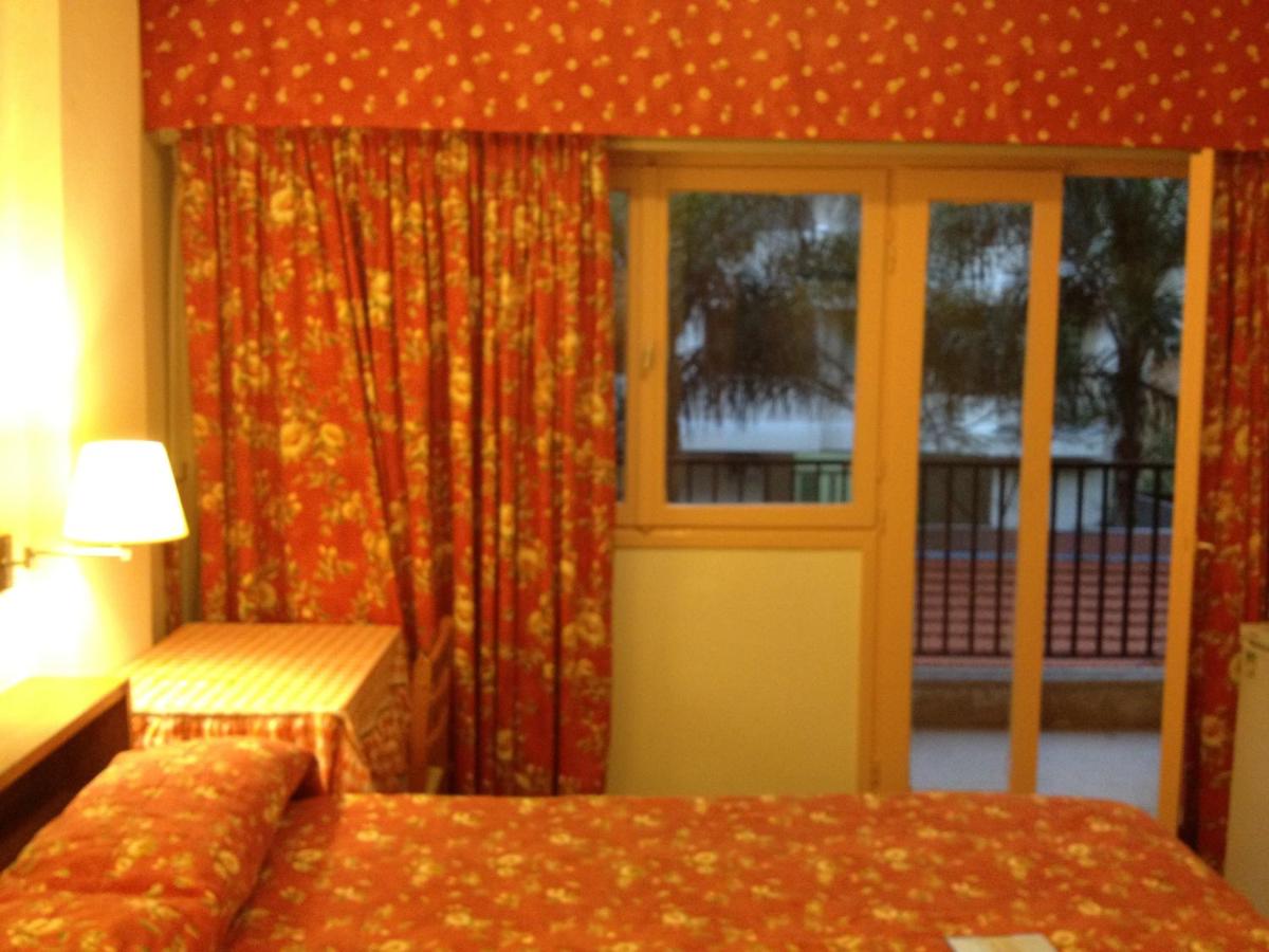Embassy Hotel photo