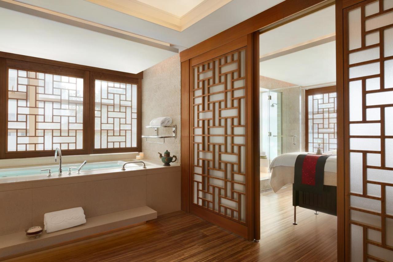 Shangri-La Vancouver photo
