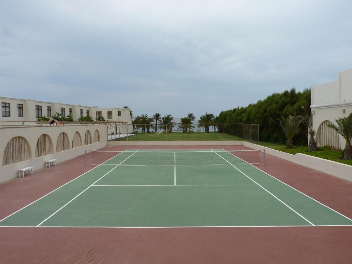 Tennis court: La Hacienda Bahia Paracas