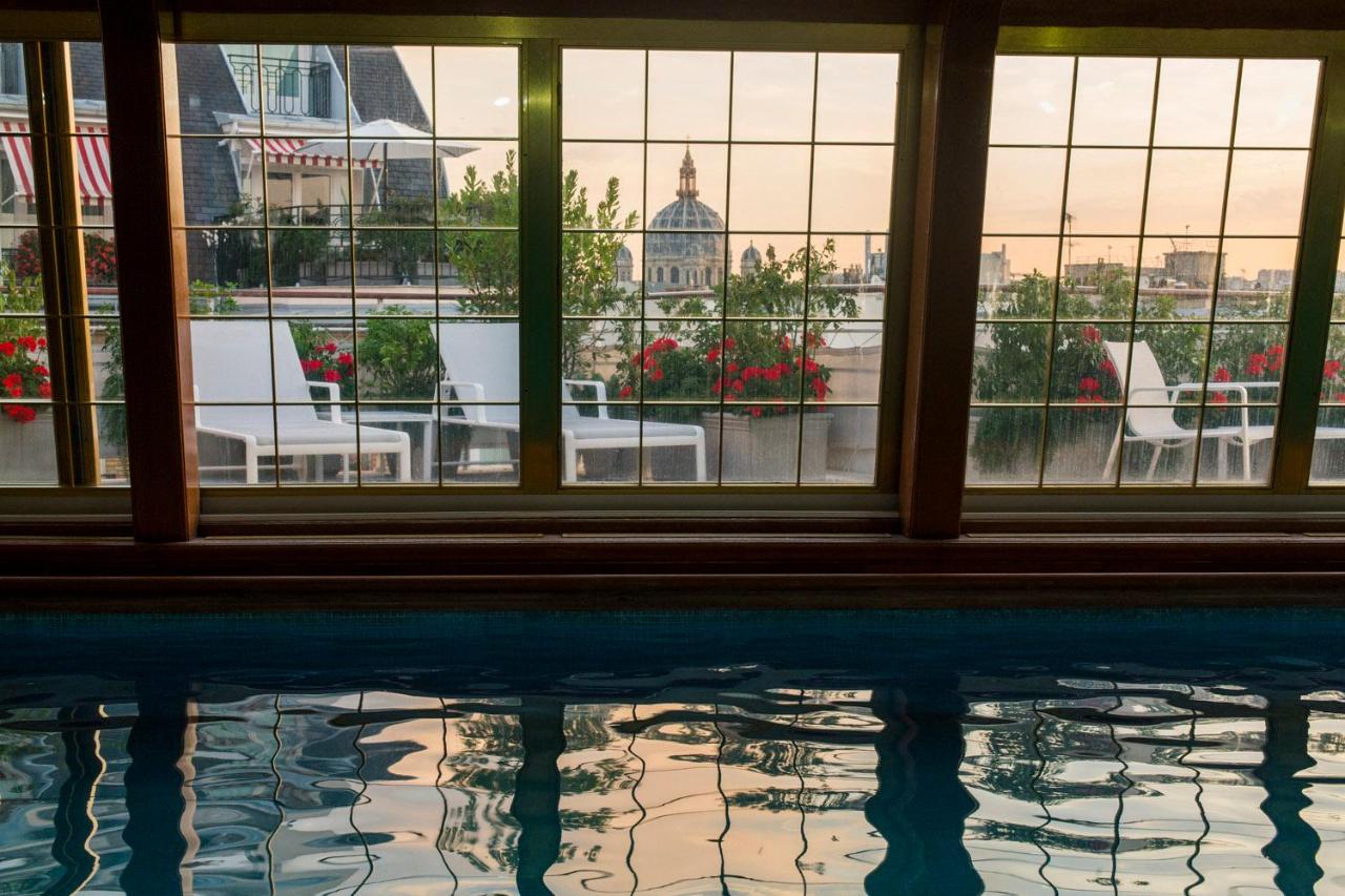 Heated swimming pool: Le Bristol Paris - an Oetker Collection Hotel