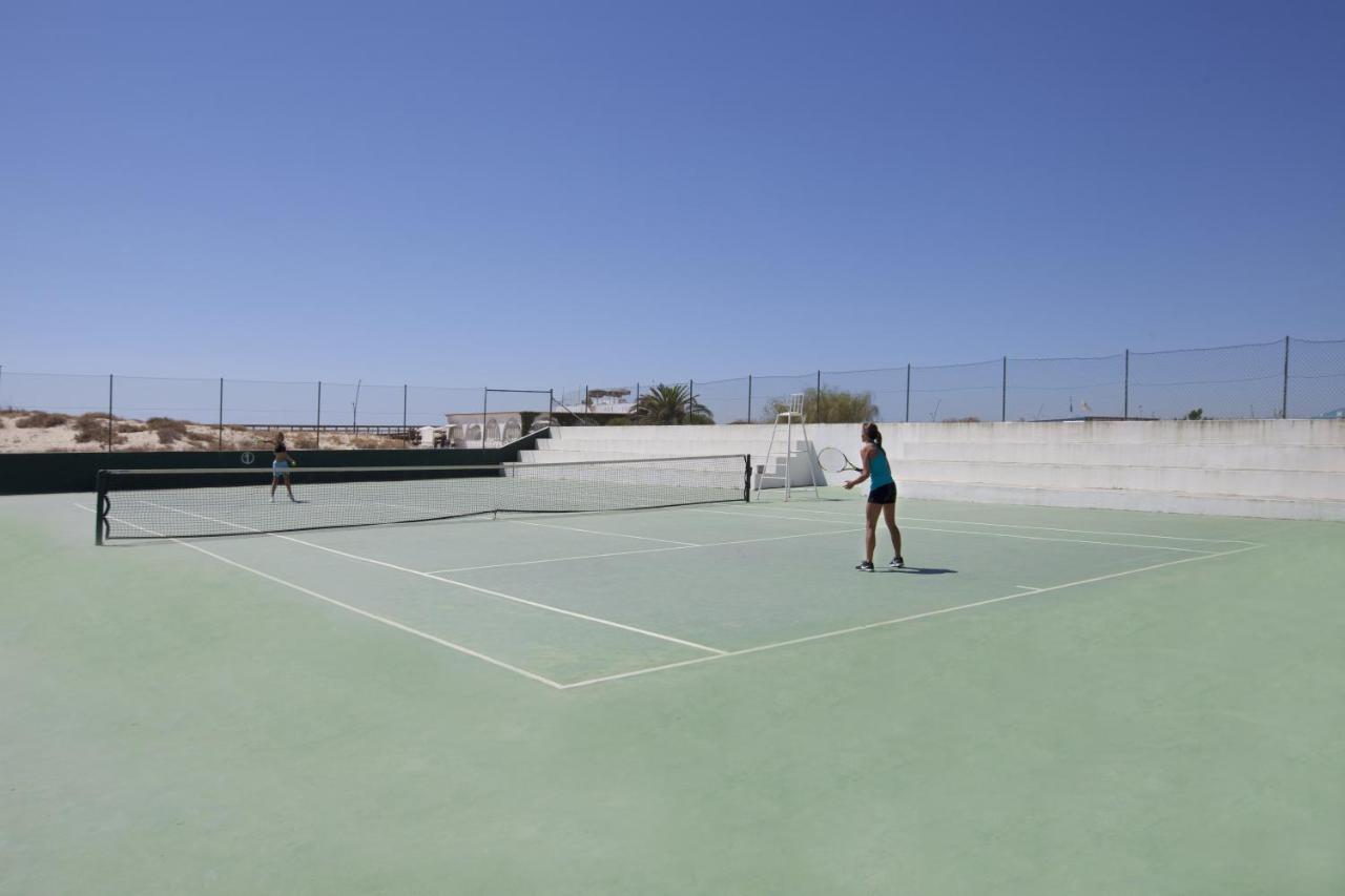 Tennis court: Hotel Vasco Da Gama