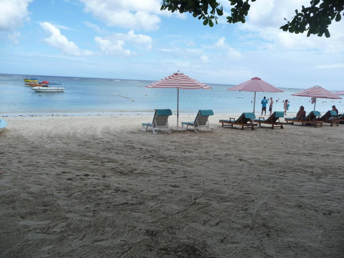 Beach: Villa Alexis - Location de vacances à Trou aux Biches