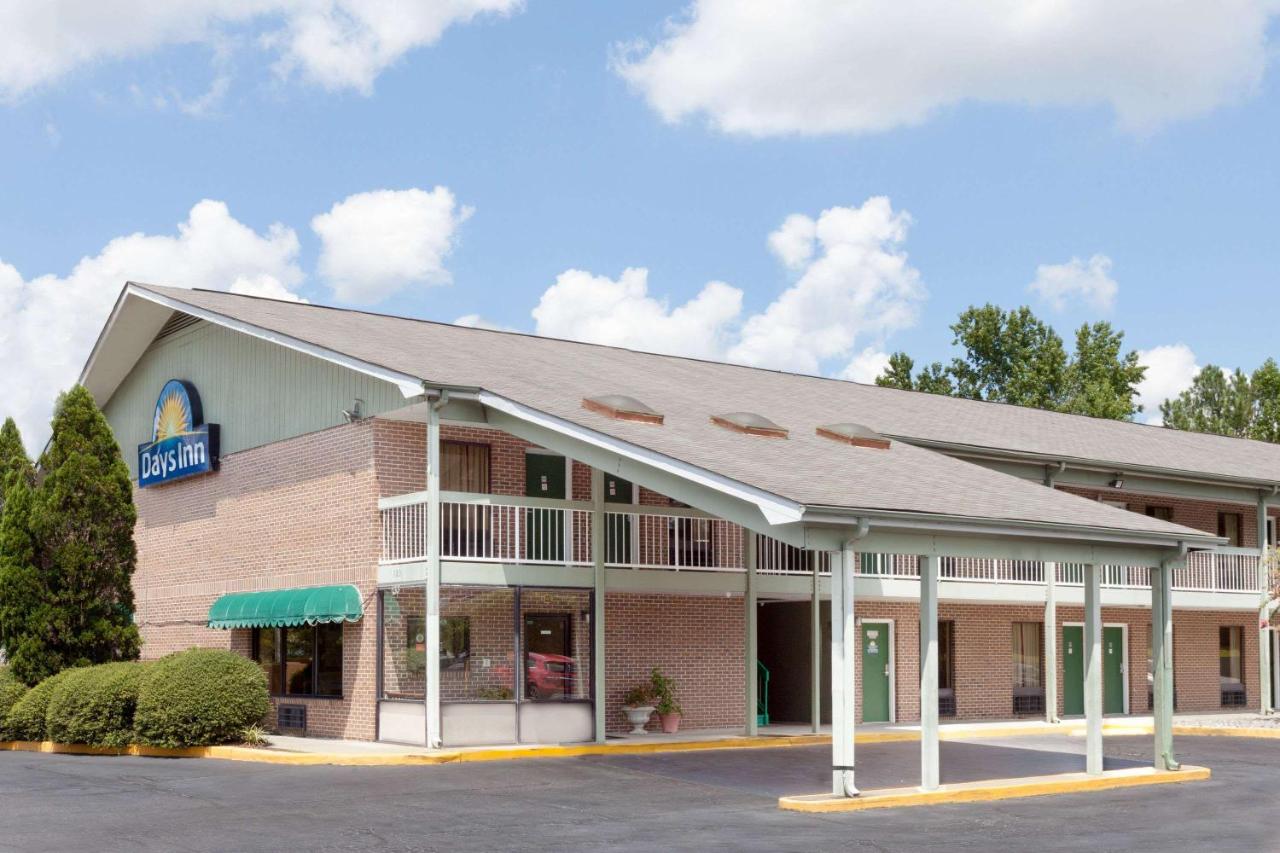 Image: Days Inn by Wyndham Columbia NE Fort Jackson