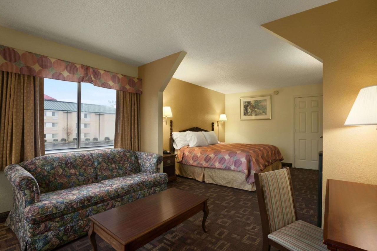 Days Inn by Wyndham Airport Nashville East - 2