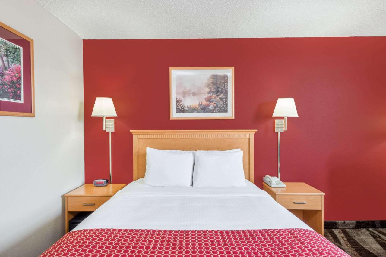 D & D Motel & Apartments — photo 12