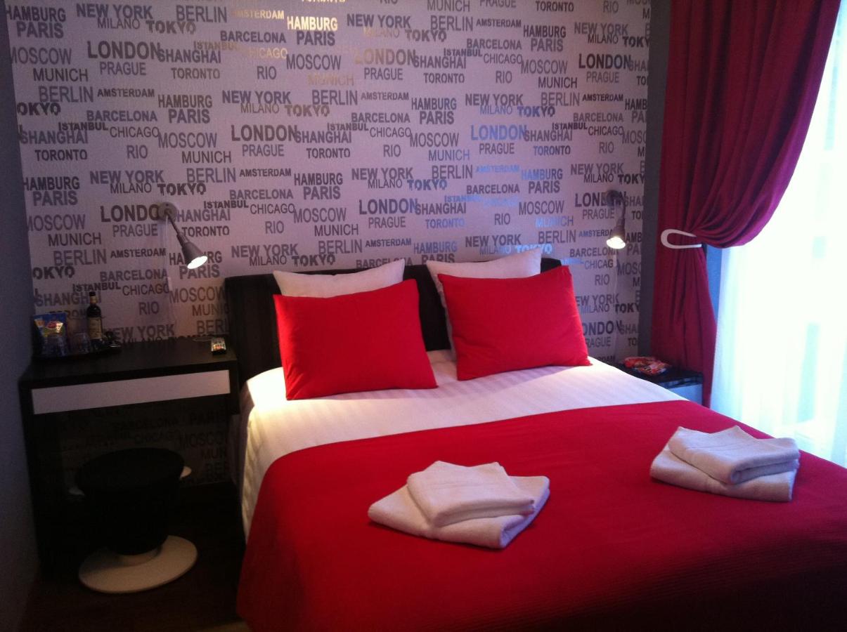 Alex Rooms photo
