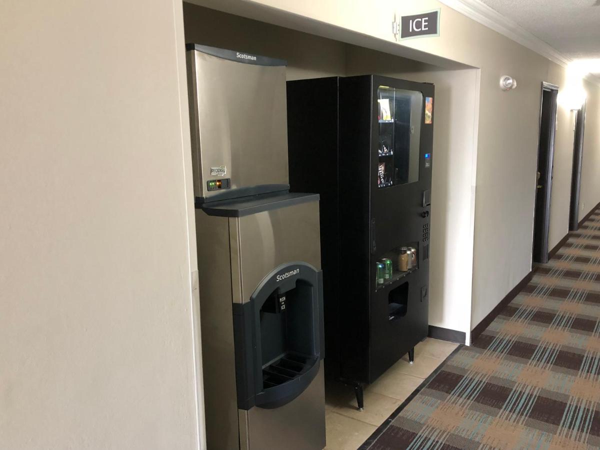 Countryside Inn & Suites, Council Bluffs, IA — photo 24