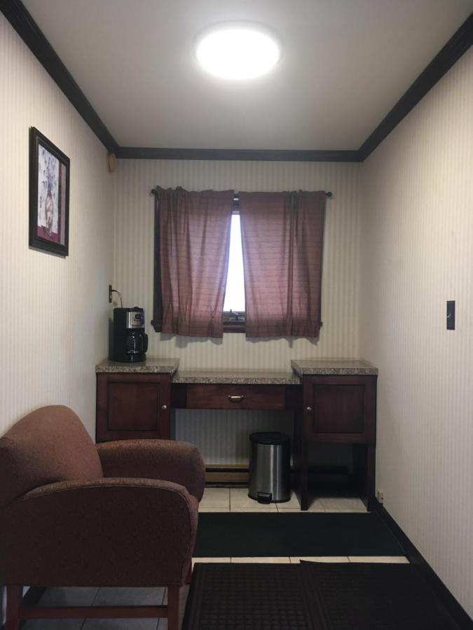 BUDGET INN — photo 16