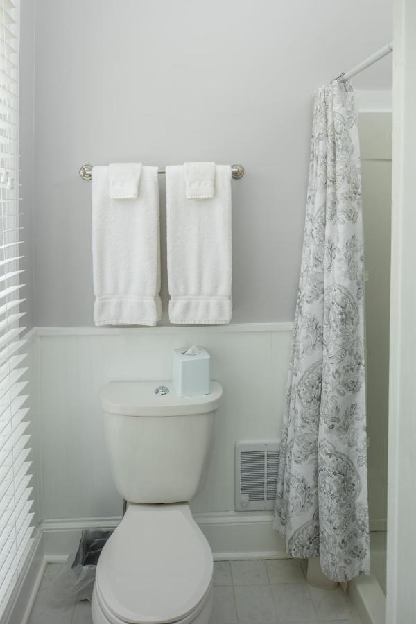 Hellman Guest House — photo 10