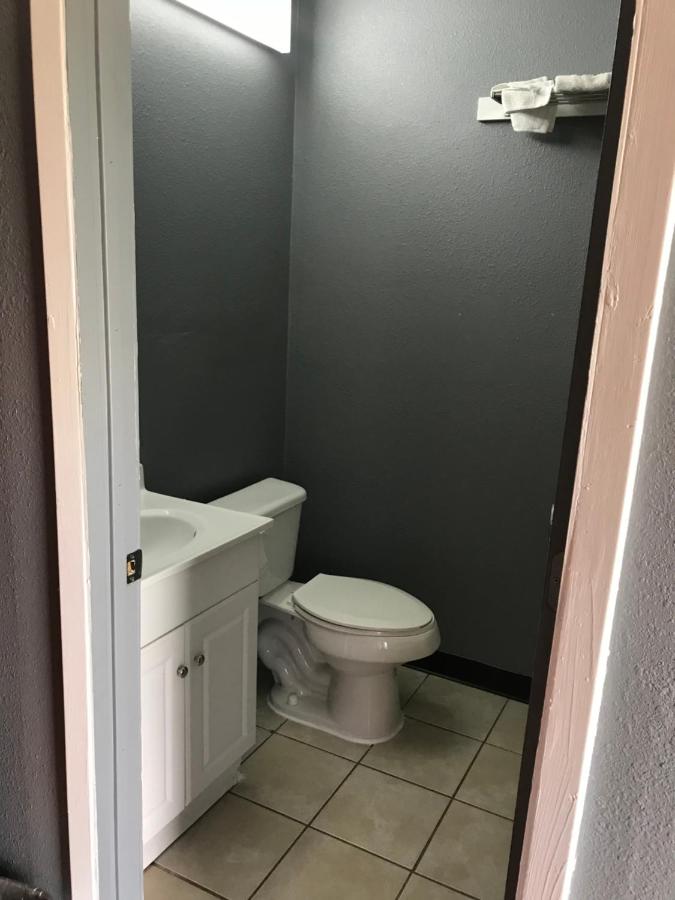 Budget Inn — photo 8