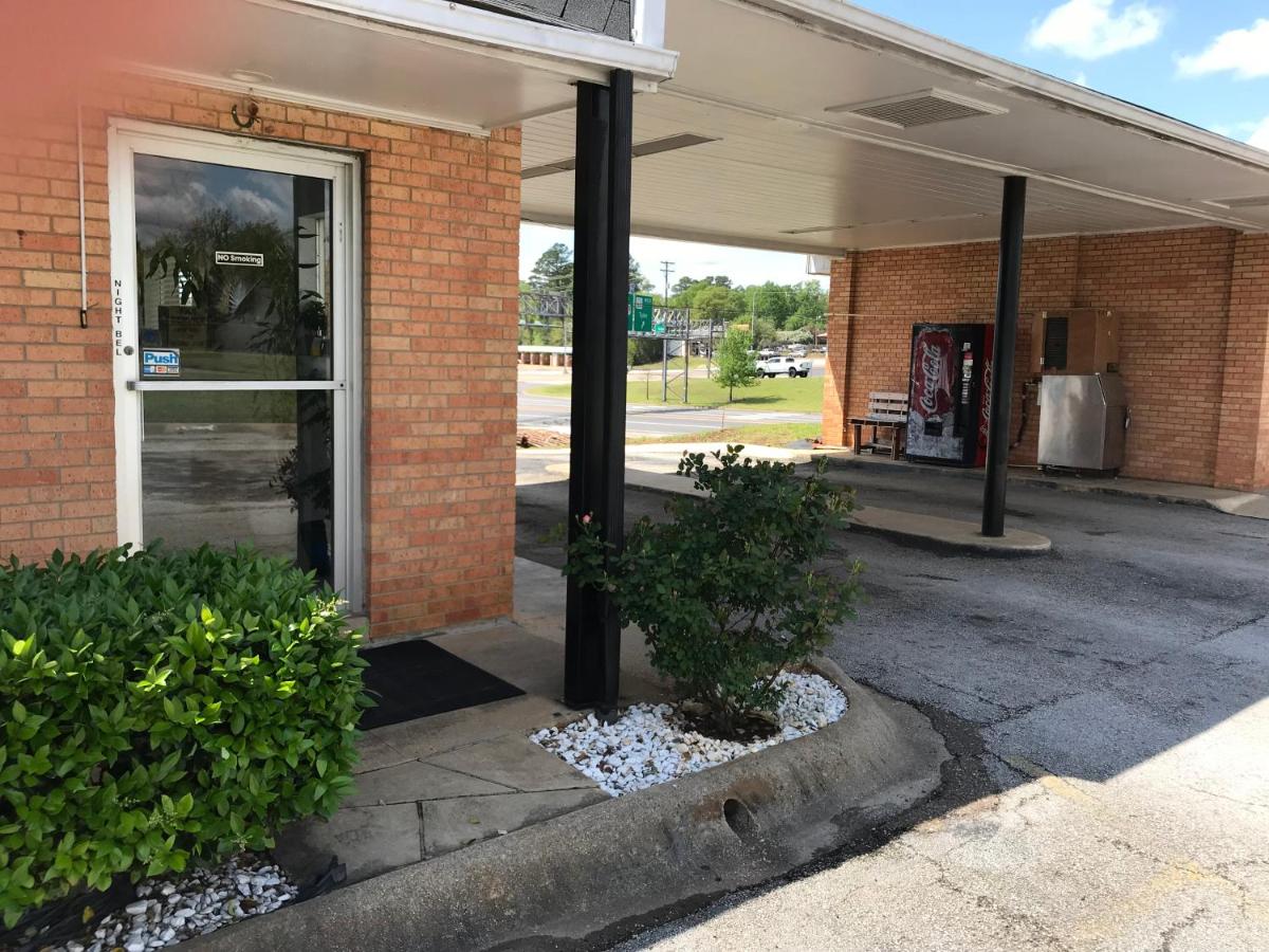 Budget Inn — photo 9