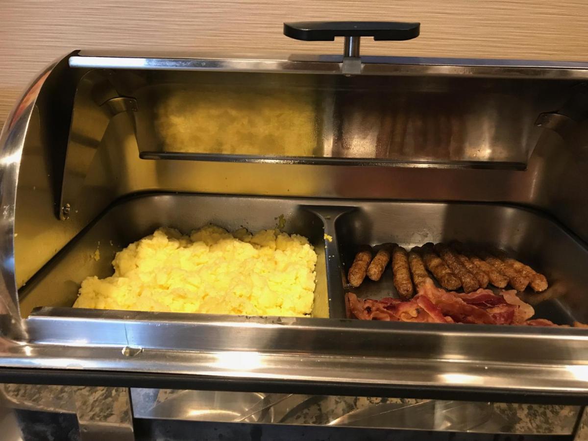 Heartland Inn & Suites — photo 23