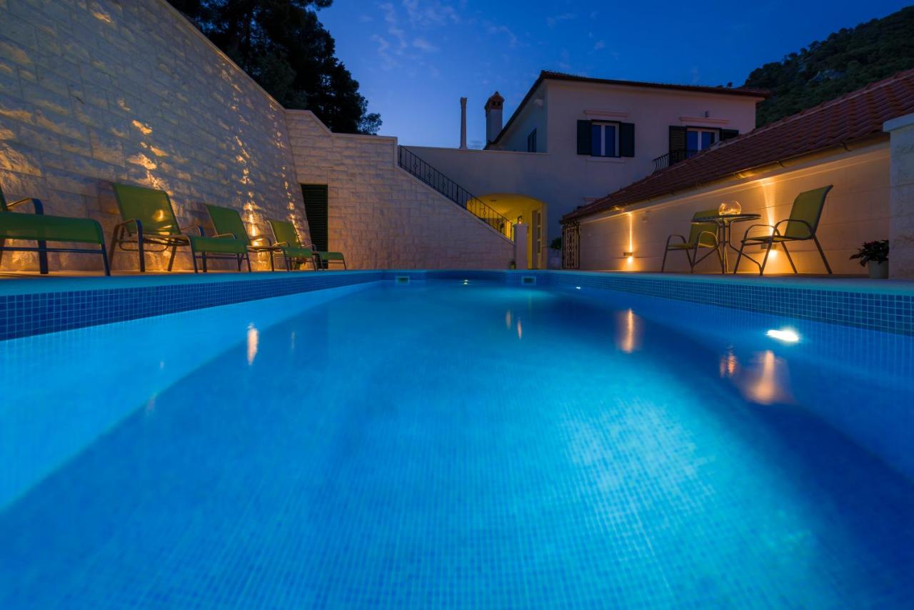 Heated swimming pool: Villa Kogo