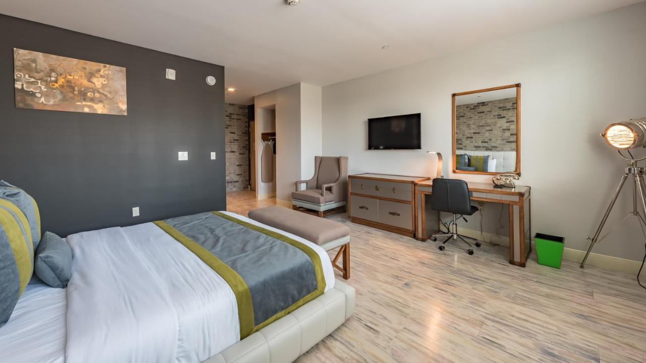 Lexen Hotel - North Hollywood Near Universal Studios — photo 24