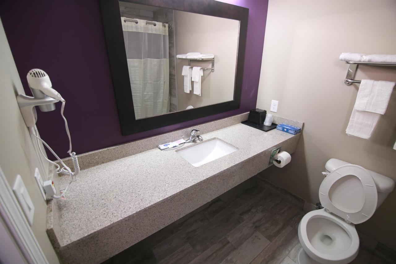 Jackson Heights Inn and Suites — photo 20