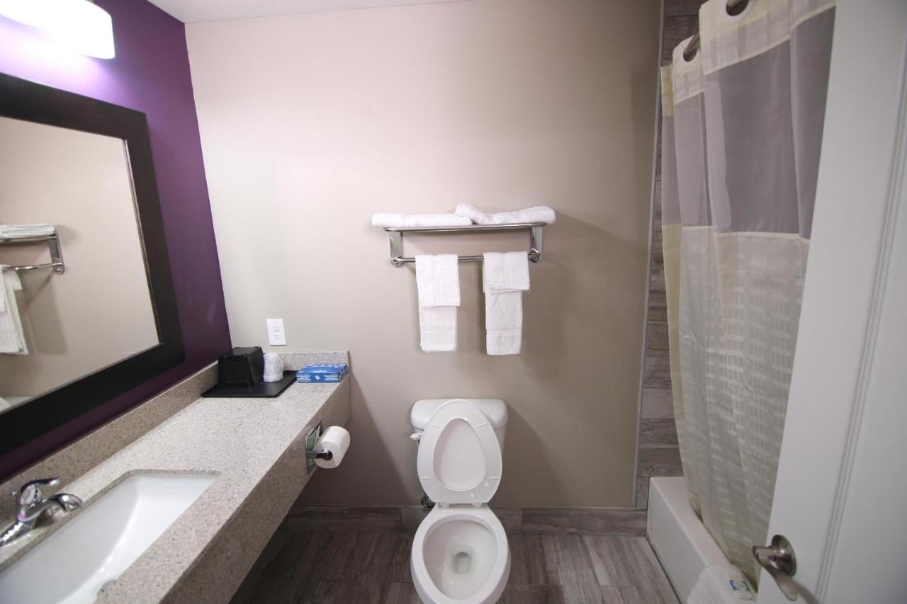 Jackson Heights Inn and Suites — photo 21