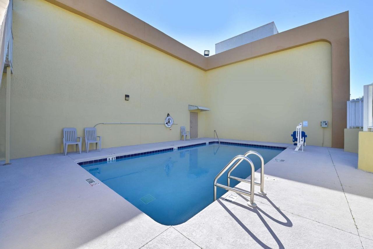 Sunshine motel — photo 10