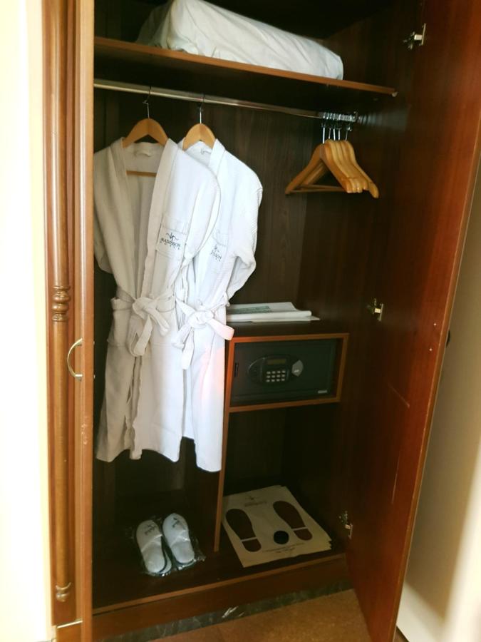 Madisson Hotel photo
