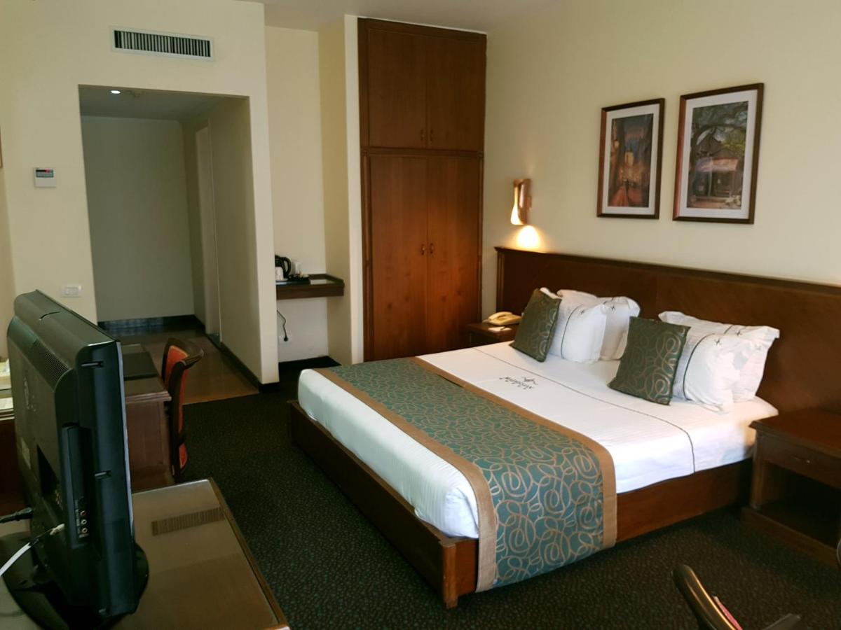 Madisson Hotel photo