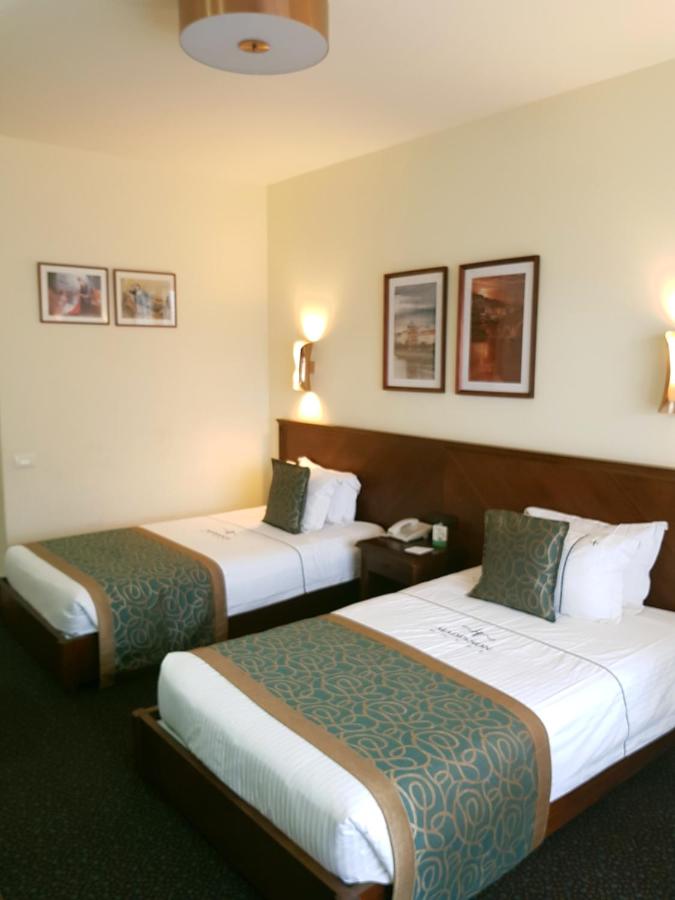 Madisson Hotel photo