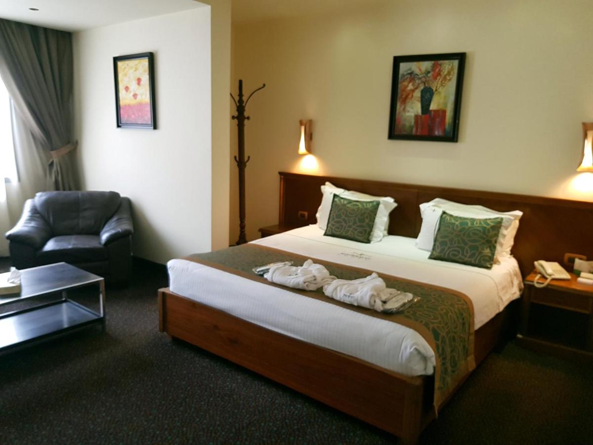 Madisson Hotel photo