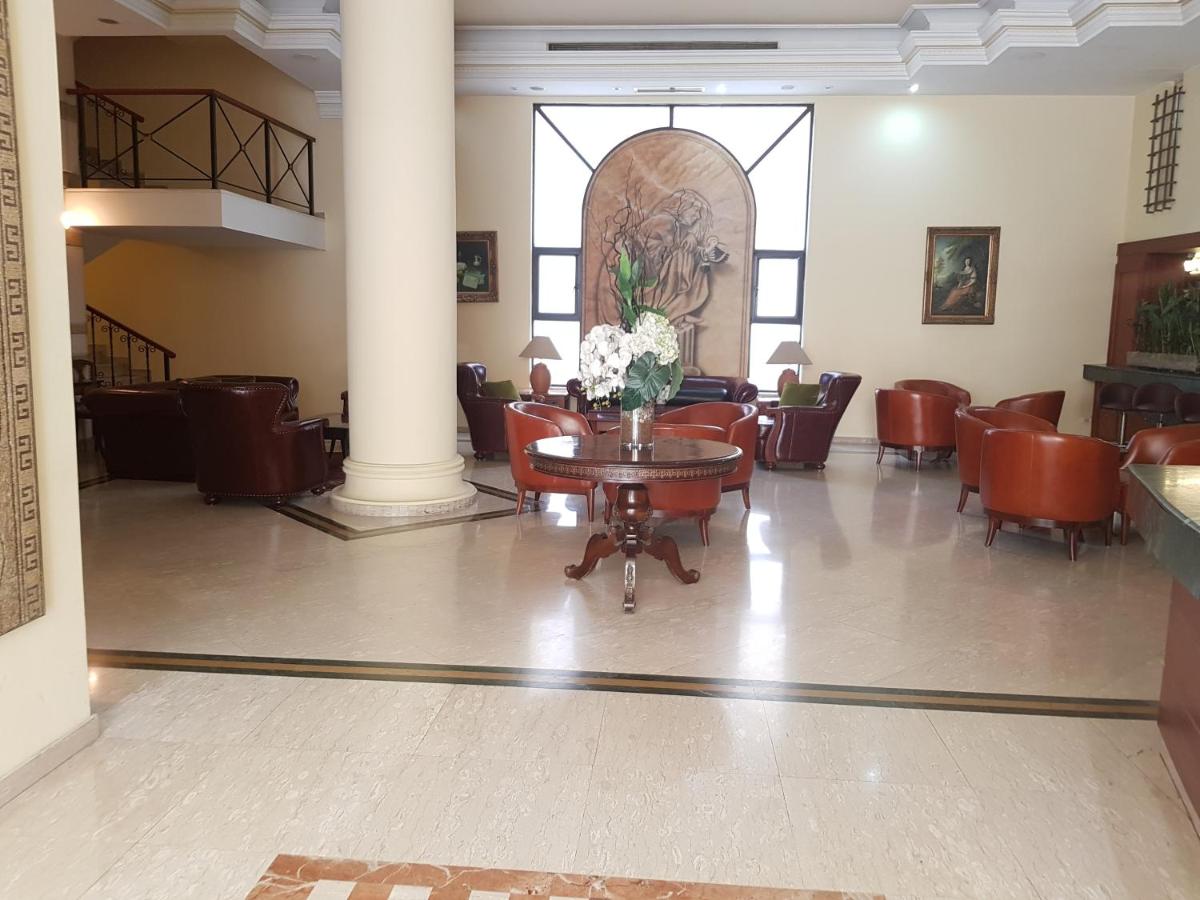 Madisson Hotel photo