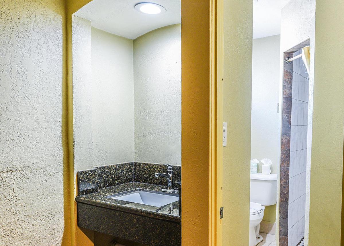 Pacifica Motel — photo 9