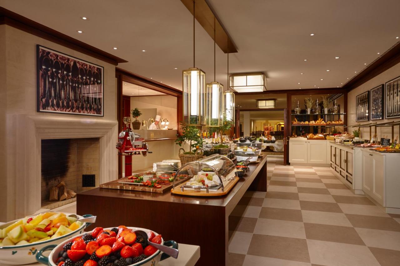 Hotel Adlon Kempinski Berlin photo
