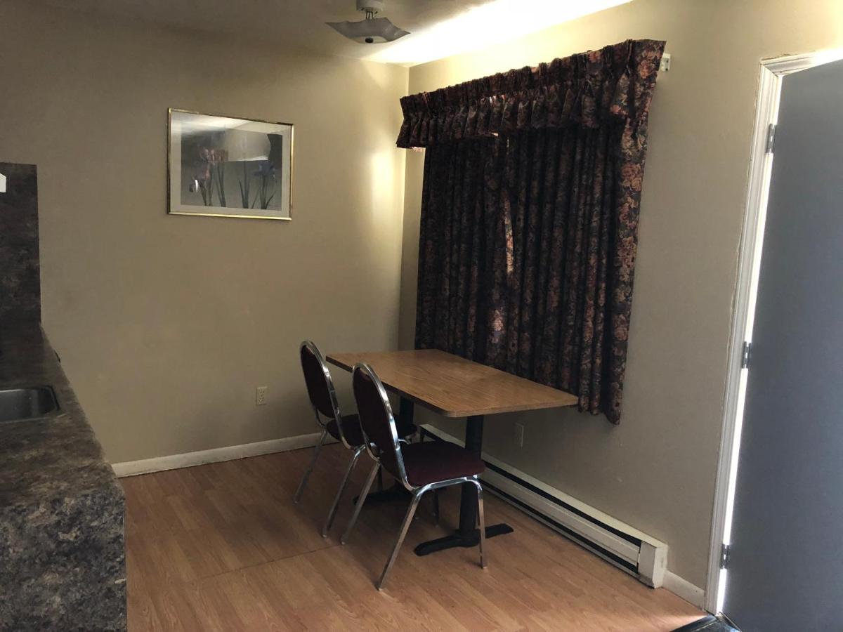 Village Inn Motel Holt — photo 16