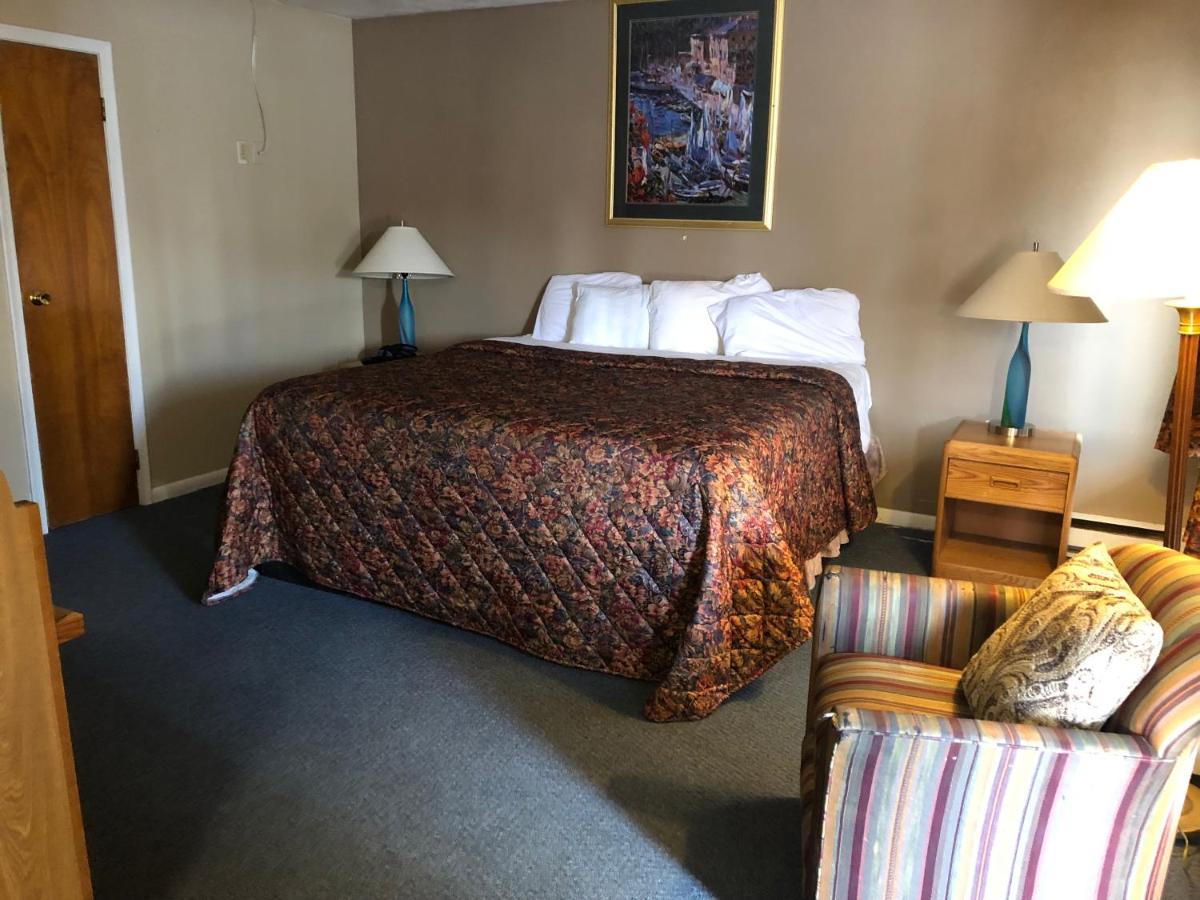 Village Inn Motel Holt — photo 2