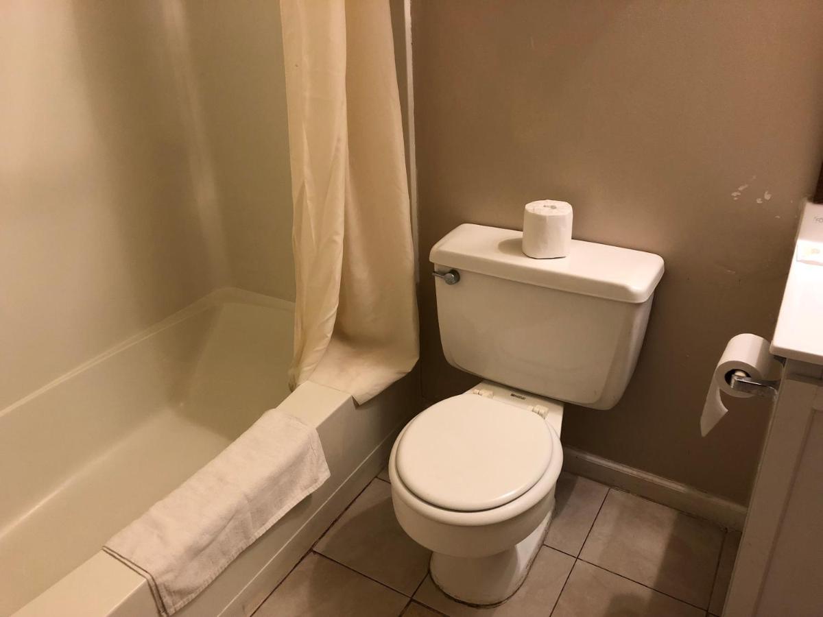 Village Inn Motel Holt — photo 15