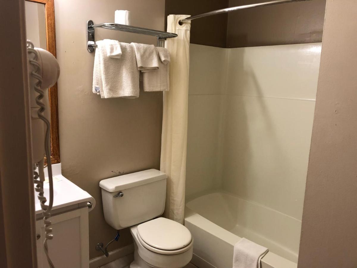 Village Inn Motel Holt — photo 8