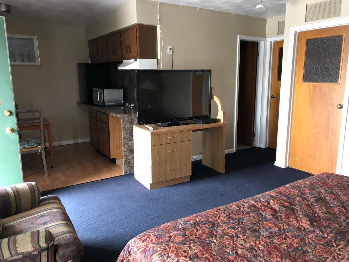 Village Inn Motel Holt — photo 24