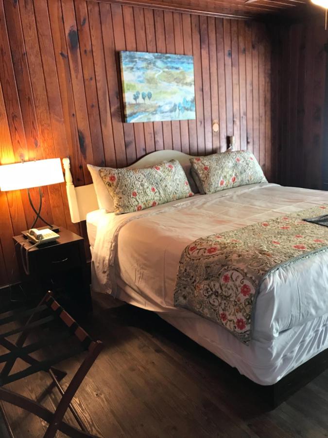 Riverside Lodge at Chimney Rock — photo 10