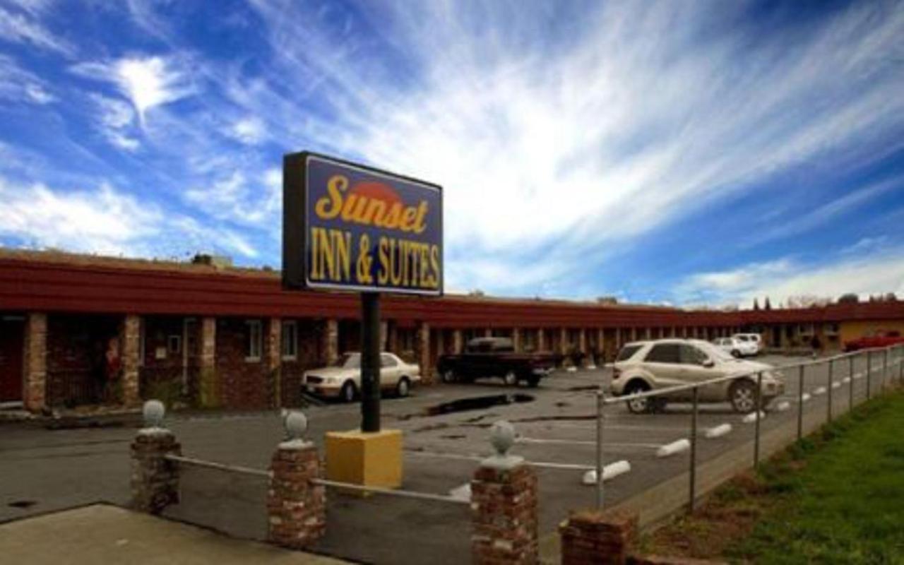 Sunset Inn & Suites — photo 1