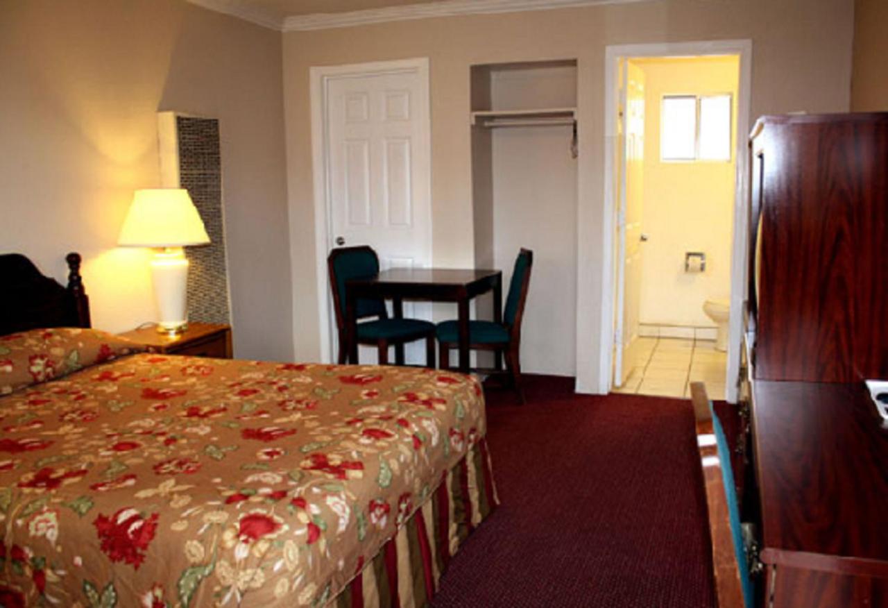 Sunset Inn & Suites — photo 11