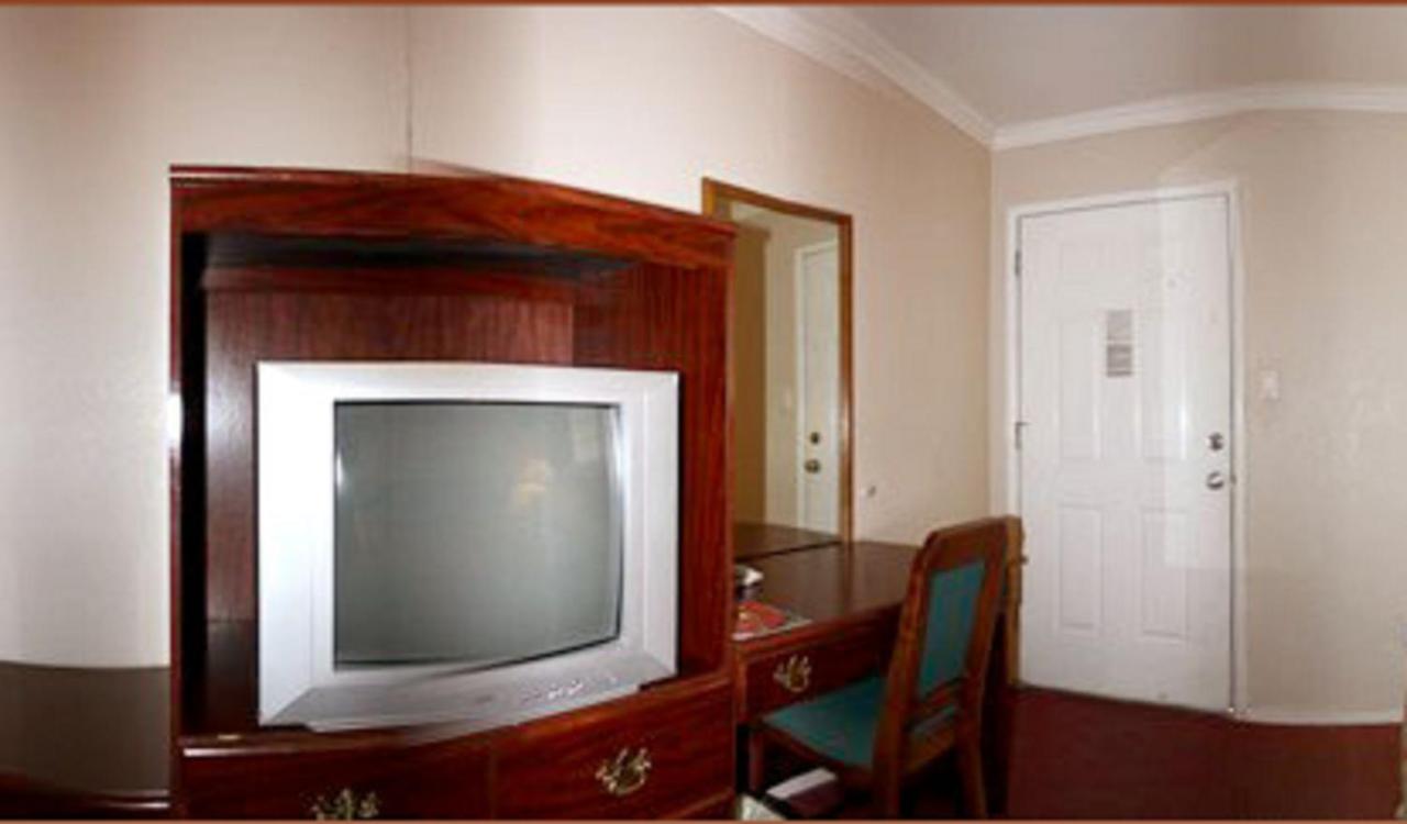 Sunset Inn & Suites — photo 8